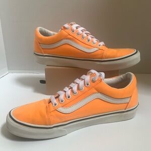 Vans Old Skool unisex women's 9 men's 7.5 Bright Orange sneakers